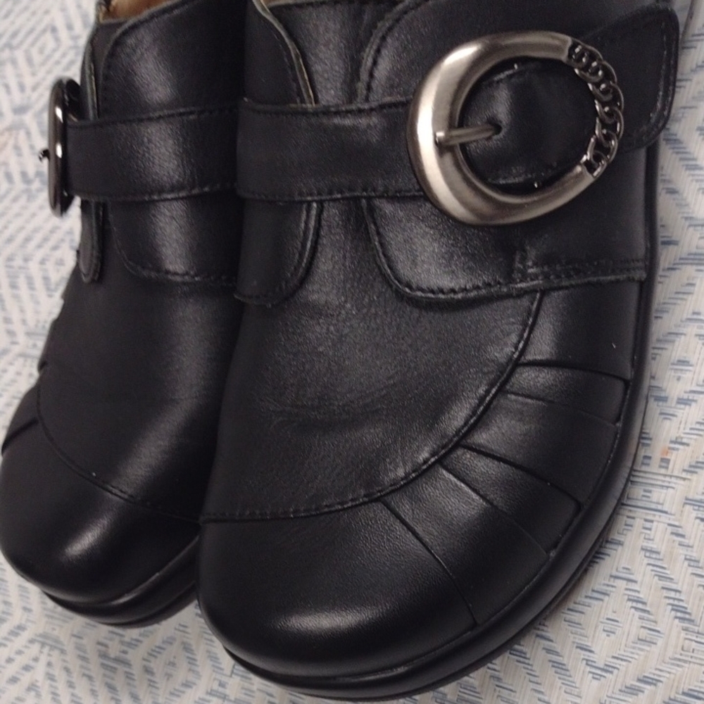 Alegria Black Leather Slip-On Shoes with Silver Buckle Size 39 (8.5) - Picture 7 of 12